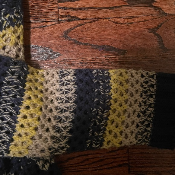 Entro long sleeve sweater. Navy hello and cream. Good condition. Size Med - Picture 2 of 3